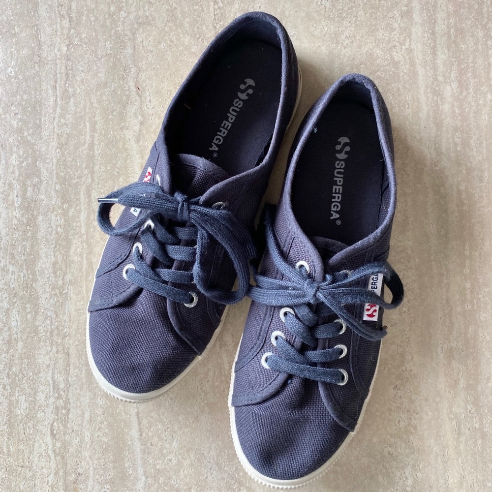 CLOSET CLOSING Superga Classic sneaker in dark blue